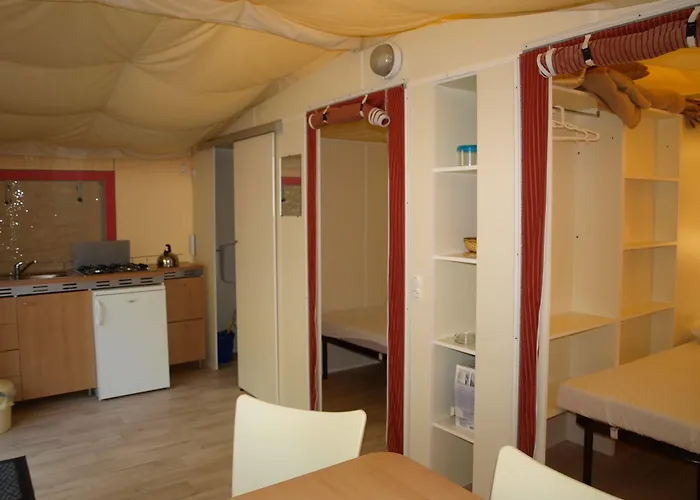 三角帆假日公园 4*