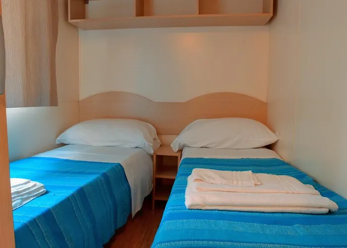 三角帆假日公园 4*